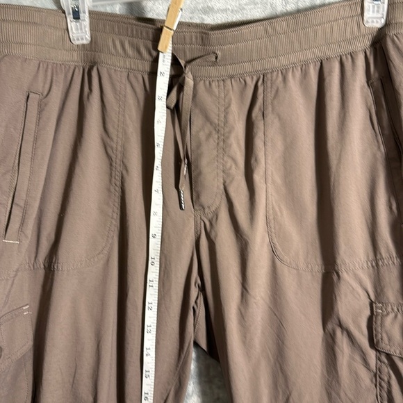 L.L. Bean Cargo capri Pants size XL women’s lightweight hiking walking casual - Picture 2 of 14